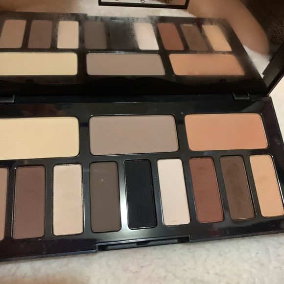 Eyeshadow - Picture 3 of 4